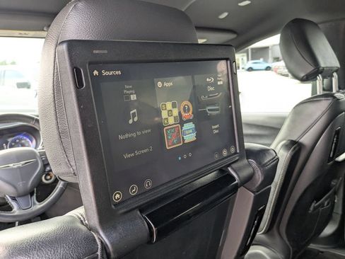 Used 2020 Chrysler Pacifica Touring-L Plus FWD image 11