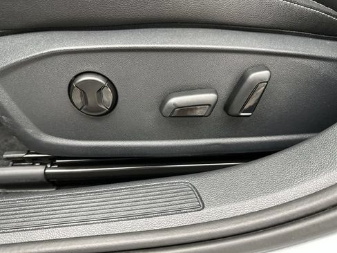 Certified 2023 Volkswagen Jetta SE FWD image 12