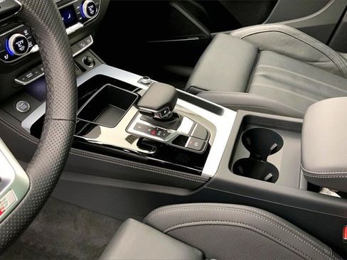 Certified 2025 Audi Q5 2.0T Premium Plus image 17