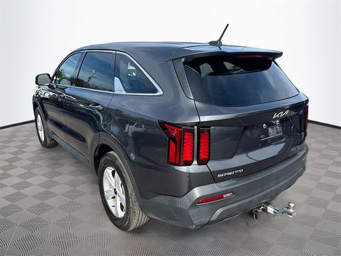 Used 2023 Kia Sorento LX image 6