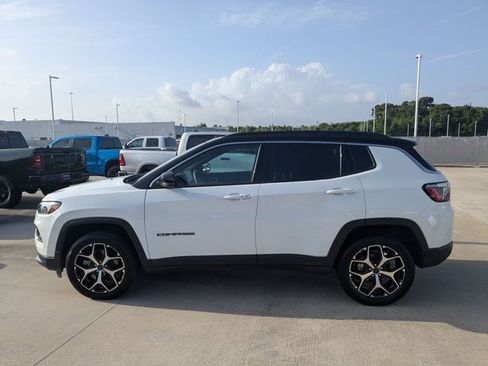 Used 2025 Jeep Compass Limited AWD/4WD image 9