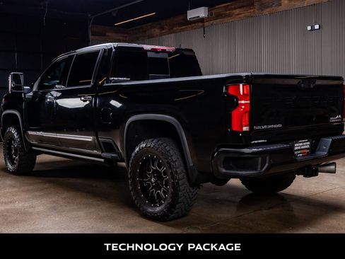 Used 2024 Chevrolet Silverado 3500 High Country w/ High Country Premium Package AWD/4WD image 6