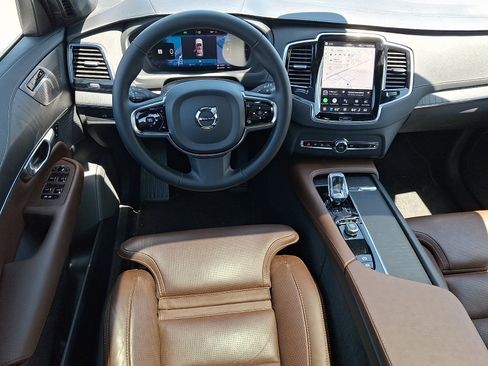 Used 2024 Volvo XC90 T8 Ultimate w/ Lounge Package AWD/4WD image 12