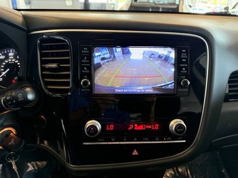 Used 2020 Mitsubishi Outlander ES FWD image 16