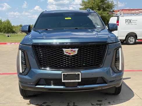 Used 2025 Cadillac Escalade Sport AWD/4WD image 2