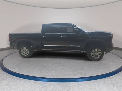 Used 2024 Chevrolet Silverado 2500 High Country w/ High Country Premium Package AWD/4WD image 4