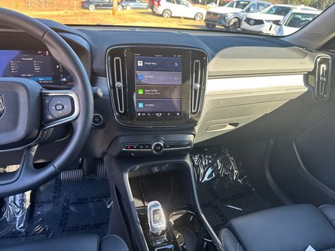 Certified 2025 Volvo XC40 B5 Ultra w/ Protection Package image 21