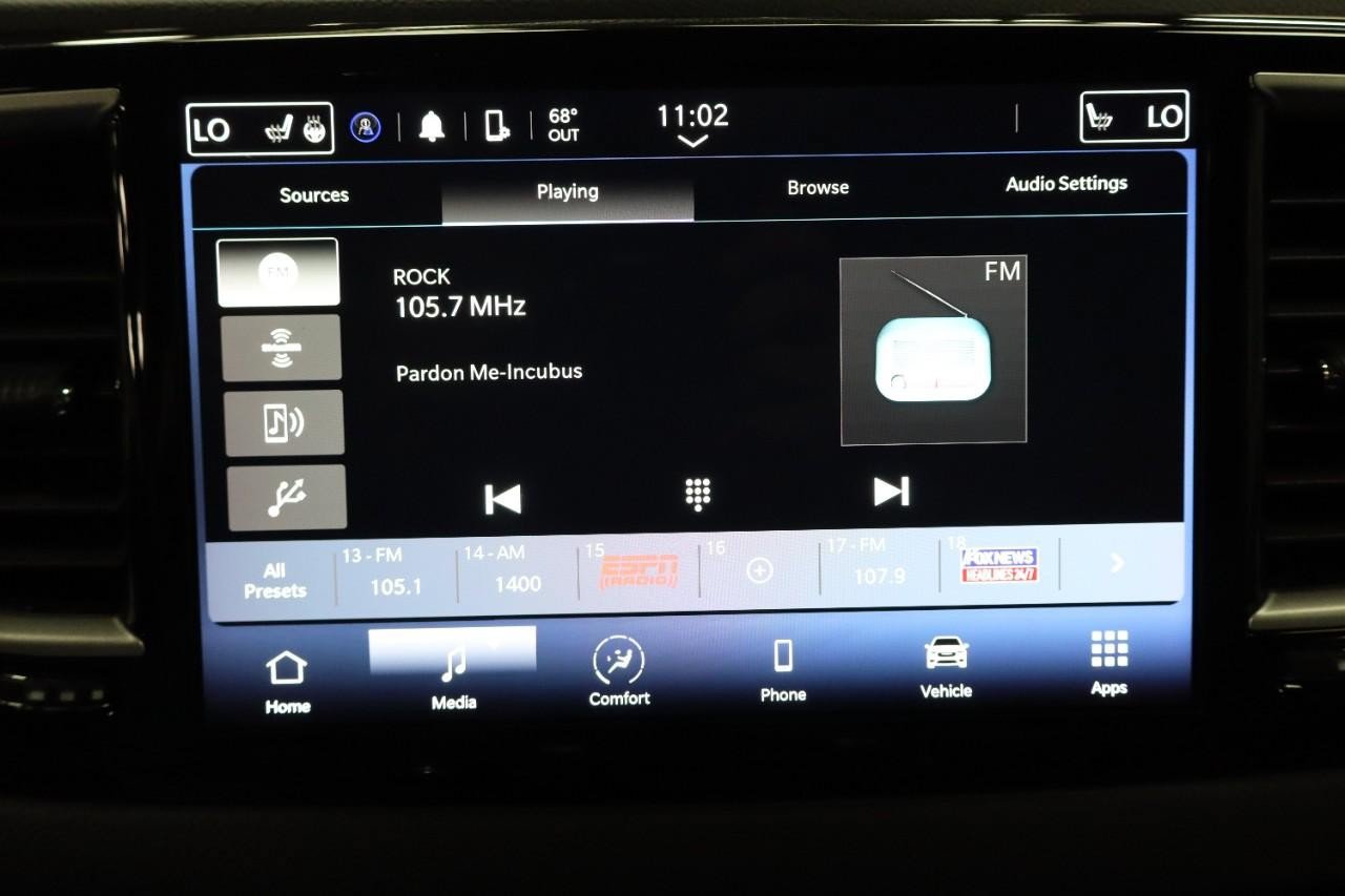 Used 2023 Chrysler Pacifica Touring-L FWD image 16