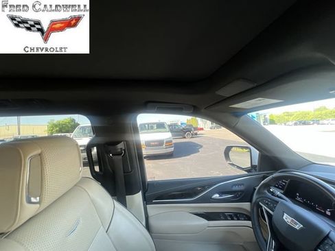 Used 2022 Cadillac Escalade Premium Luxury AWD/4WD image 15