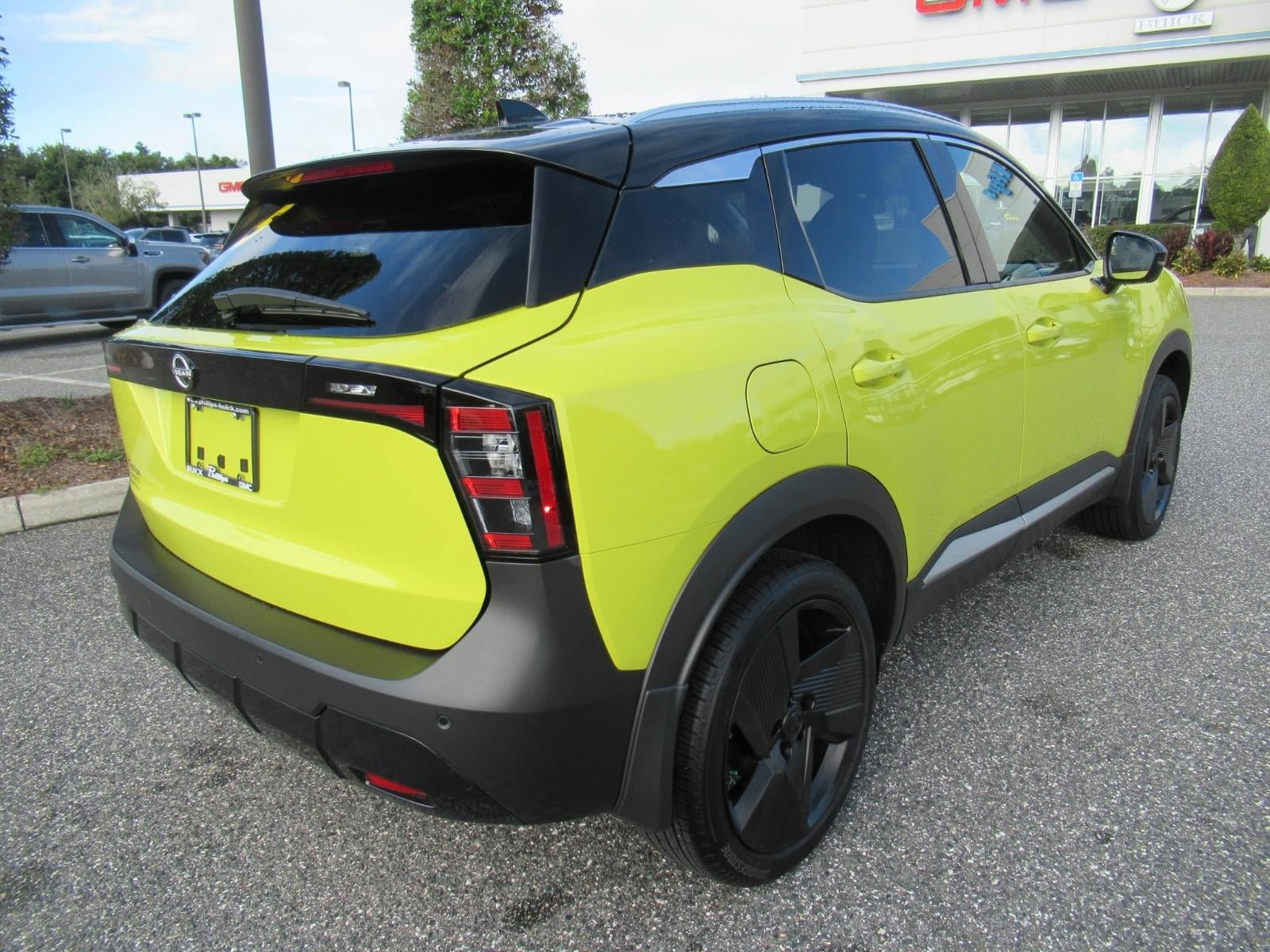 Used 2025 Nissan Kicks SR FWD image 7