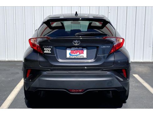 Used 2022 Toyota C-HR Limited FWD image 4