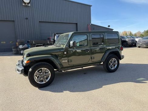 Used 2023 Jeep Wrangler Unlimited Sahara AWD/4WD image 17