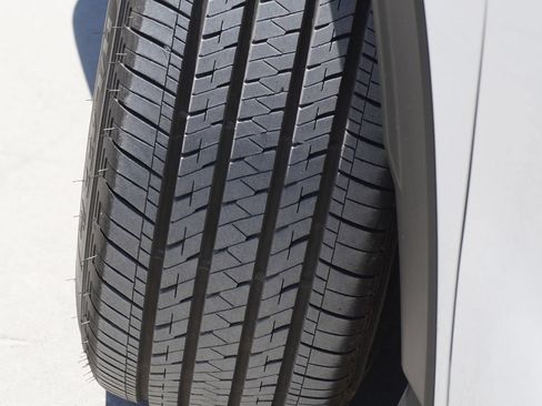 Used 2025 Honda CR-V LX image 5