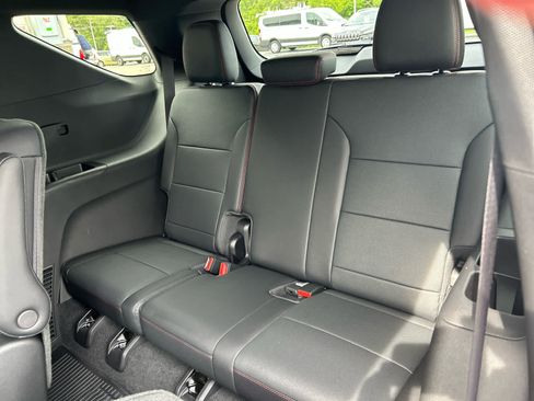 Used 2025 Chevrolet Traverse RS w/ LPO, Floor Liner Package AWD/4WD image 24