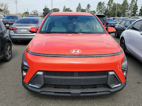 Used 2025 Hyundai Kona SEL FWD image 2