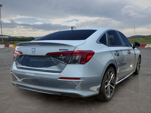 Used 2023 Honda Civic Touring image 3