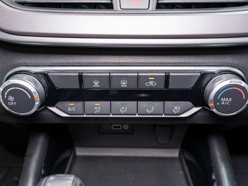 Used 2024 Nissan Altima 2.5 SR FWD image 19