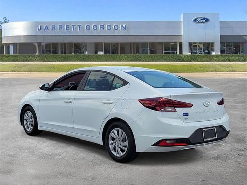 Used 2020 Hyundai Elantra SE w/ Cargo Package (C1) FWD image 3