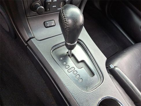 Used 2005 Ford Thunderbird image 18