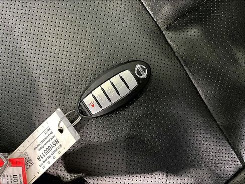 Used 2020 Nissan Rogue SL w/ Premium Package AWD/4WD image 32