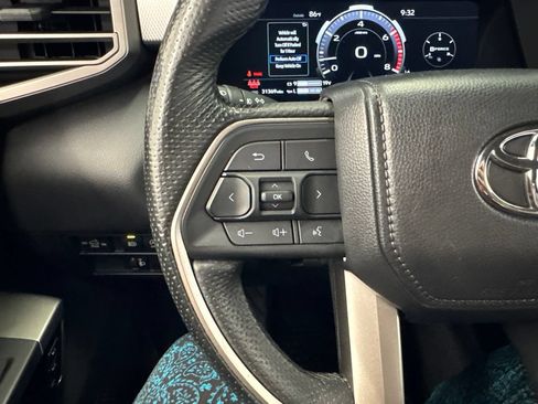 Used 2025 Toyota Tundra Limited AWD/4WD image 19
