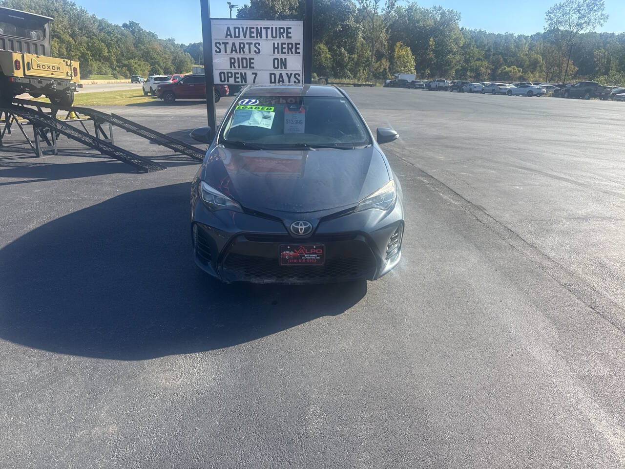 Used 2017 Toyota Corolla SE w/ Carpet Mat Package (TMS) FWD image 5