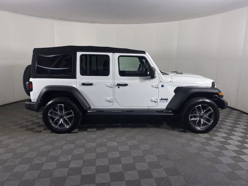 Used 2024 Jeep Wrangler Unlimited w/ Convenience Group AWD/4WD image 6