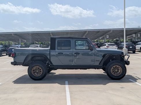 Used 2025 Jeep Gladiator Sport AWD/4WD image 6