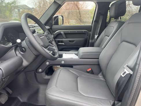 Used 2025 Land Rover Defender 110 S image 4