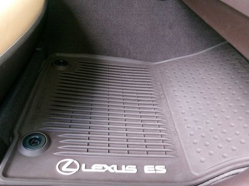 Used 2016 Lexus ES 350 w/ Luxury Package w/Wood Trim FWD image 17
