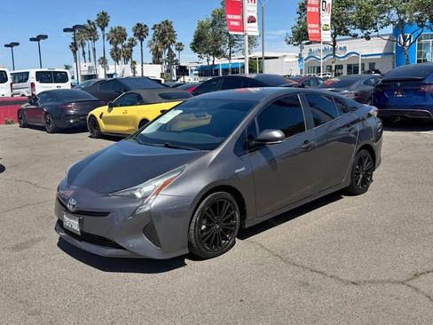 Used 2016 Toyota Prius Three image 2