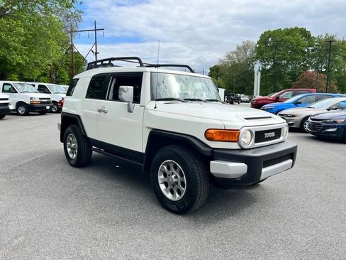 Used 2013 Toyota FJ Cruiser 4WD w/ Upgrade Pkg image 4