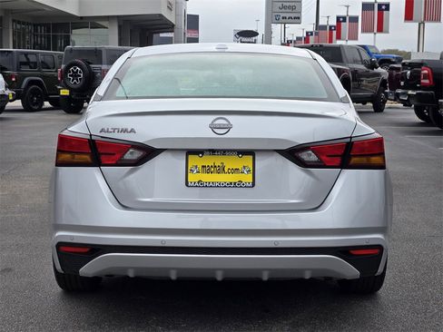 Used 2025 Nissan Altima 2.5 SV image 5