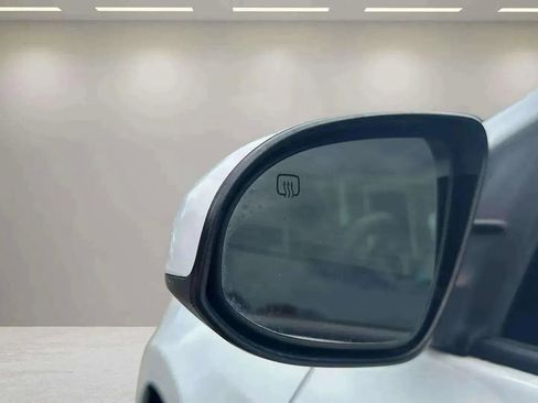 Used 2014 Toyota Corolla LE image 9