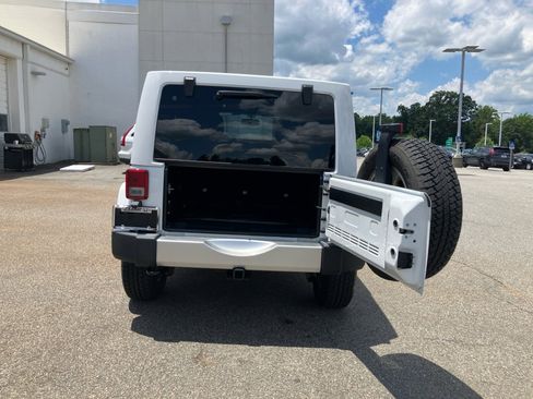 Used 2018 Jeep Wrangler Unlimited Sahara w/ Max Tow Package AWD/4WD image 19
