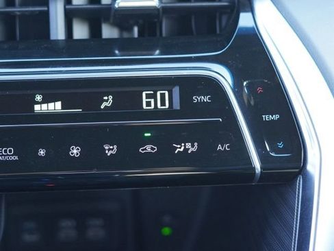 Certified 2024 Toyota Venza XLE image 27