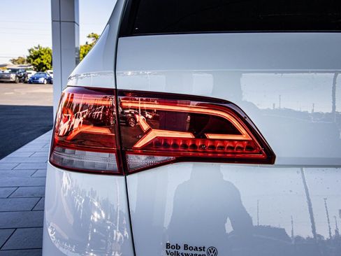 Certified 2022 Volkswagen Taos SE image 13