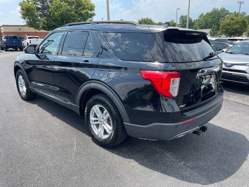 Used 2020 Ford Explorer XLT w/ Equipment Group 202A AWD/4WD image 11