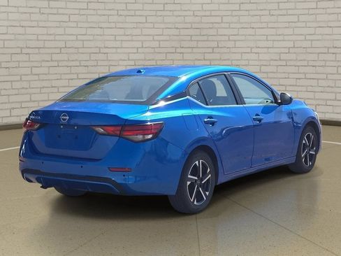 Used 2025 Nissan Sentra SV FWD image 5