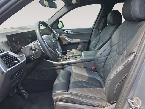 Used 2025 BMW X5 xDrive40i AWD/4WD image 9