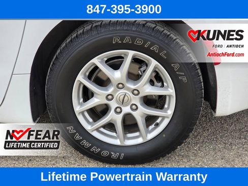 Used 2022 Chrysler Voyager LX image 11