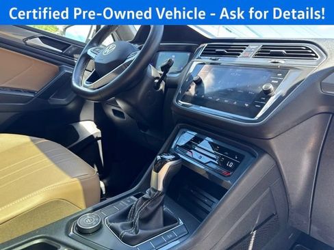 Certified 2023 Volkswagen Tiguan SE w/ Panoramic Sunroof Package AWD/4WD image 24