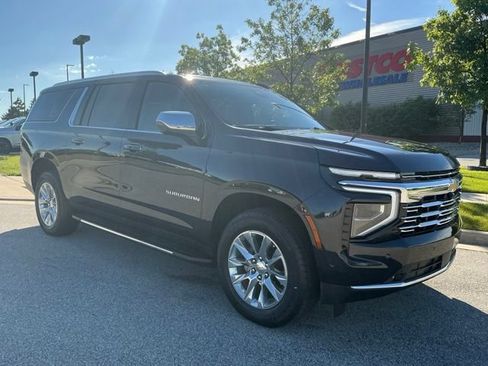 Used 2025 Chevrolet Suburban Premier w/ Sun And Tow Package AWD/4WD image 3