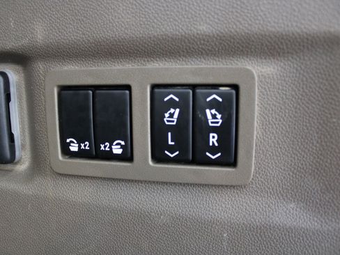 Used 2021 GMC Yukon XL Denali image 23