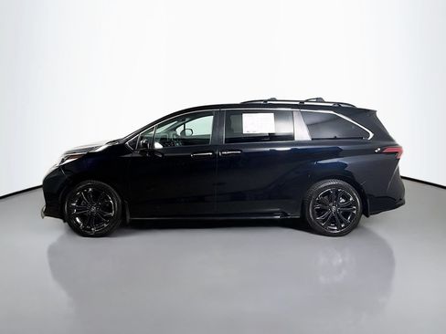 Used 2022 Toyota Sienna XSE FWD image 4