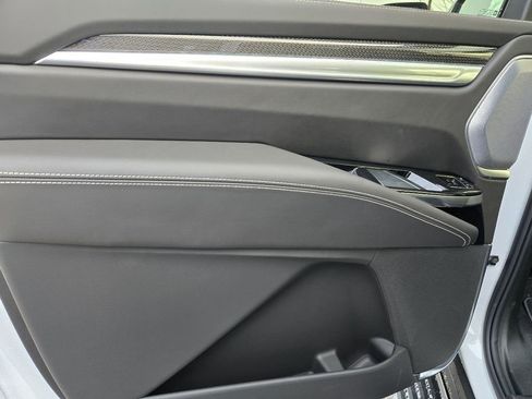 New 2026 Cadillac Escalade ESV V image 41