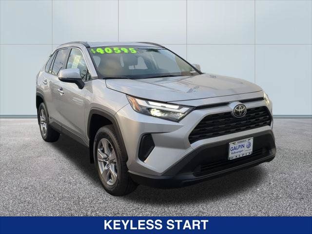 Used 2025 Toyota RAV4 XLE w/ Weather Package AWD/4WD image 7