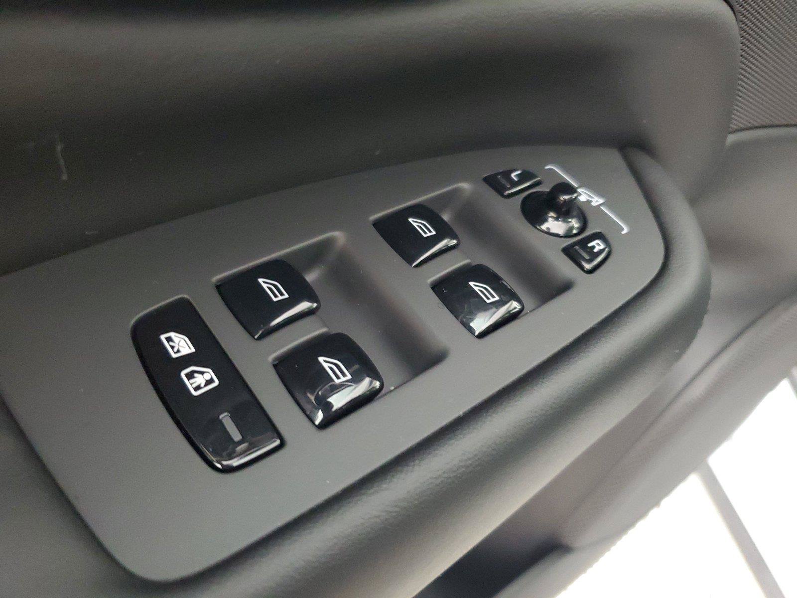 Certified 2024 Volvo XC90 B6 Plus AWD/4WD image 21