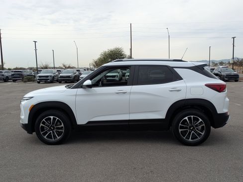 Used 2024 Chevrolet TrailBlazer LT w/ Driver Confidence Package image 2