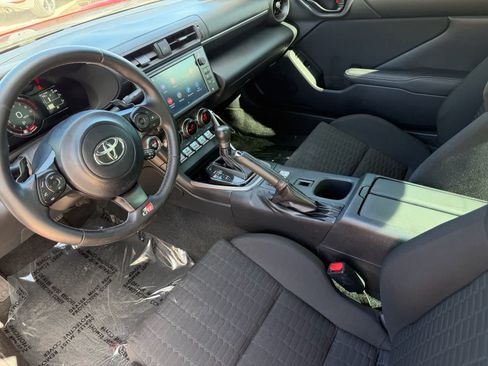 Used 2023 Toyota GR86 w/ ALL Weather Mat Package (TMS) RWD image 9